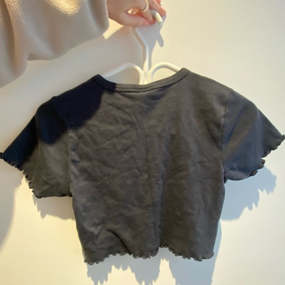 Crop top with dragon design - Picture 2 of 3